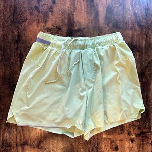 Men’s Lululemon neon surge lined shorts 4” small